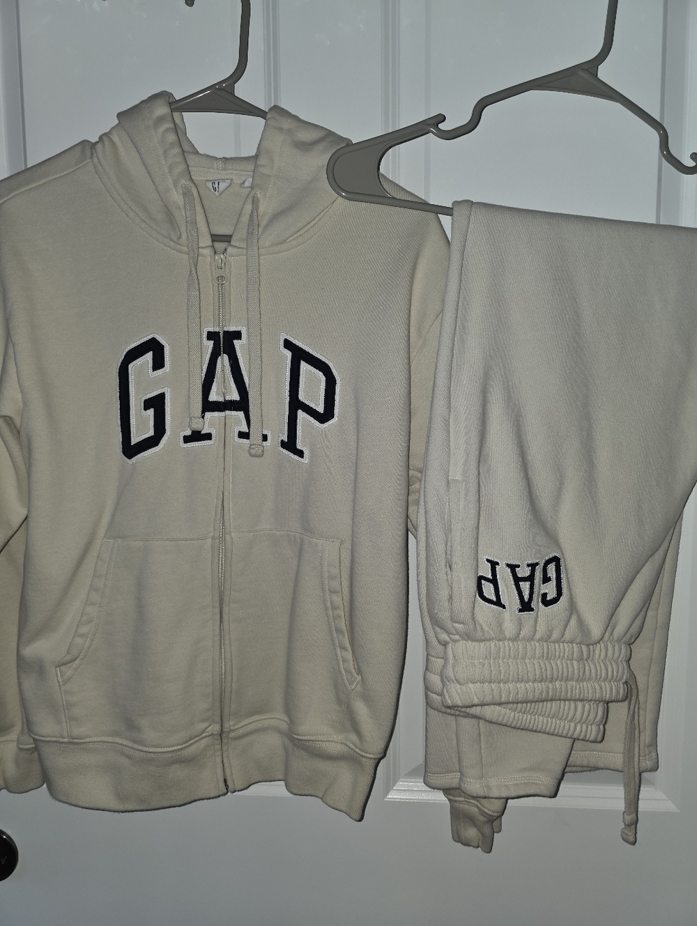 GAP Cream Zip Hoodie & Sweatpants Set
